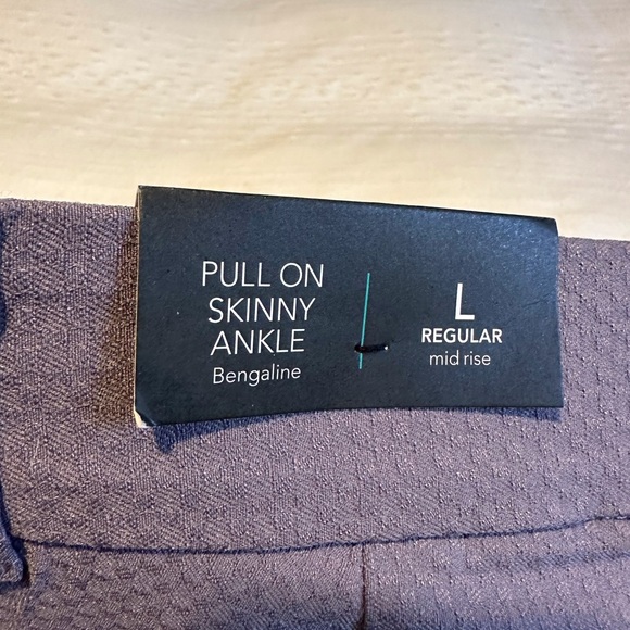 Maurice’s Pull On Skinny Gray Dress Pants - Size Large - Picture 2 of 2